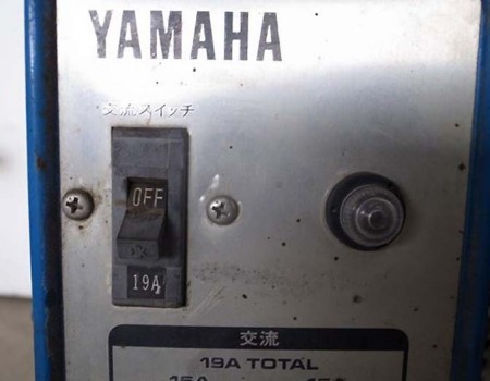 B6e3844 YAMAHA ヤマハ EF2000-A 発電機 4サイクルエンジン 定格電圧100V 定格出力1.9KVA 60Hz専用