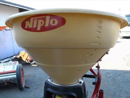 a3051 【美品】Nipro ニプロ ブロードキャスター MP220 肥料散布機 キャビン付きに最適なリモコン付き!! トラクター用アタッチメント