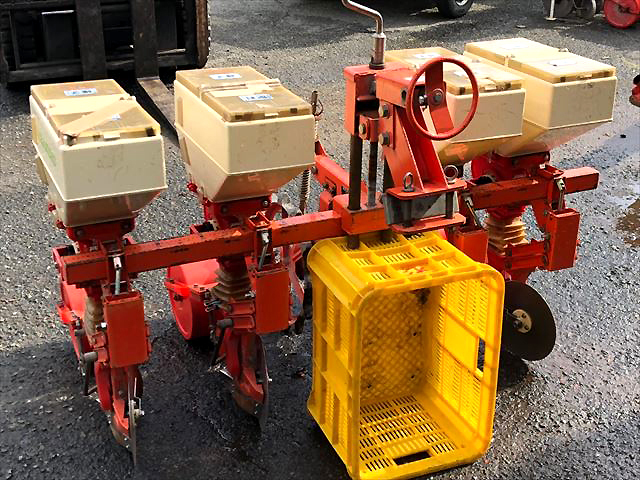 Ah5354 サン機工 さばける SO-400 4連 農機具部品 肥料散布機 施肥播種機パーツ トラクターアタッチメント